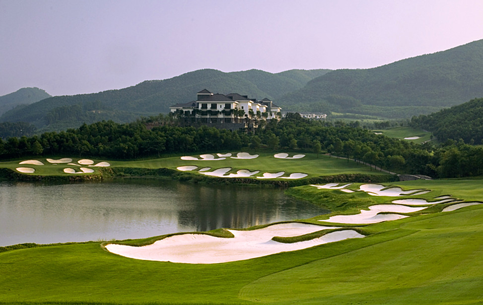 Signature 15th Hole at the Olazabal Course Mission Hills (China)